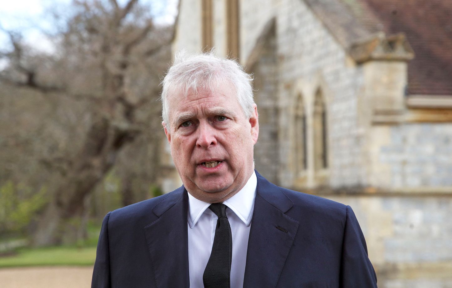 Le prince Andrew écarté des cél...